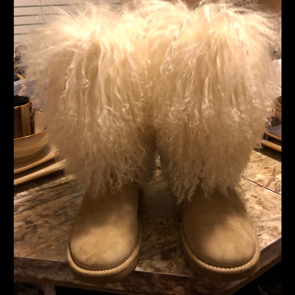 UGG Shoes - Ugg Lida **NO OFFERS**